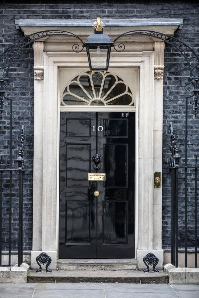  Downing Street will not allow Tory MPs to vote through this Brexit deal then select a new PM