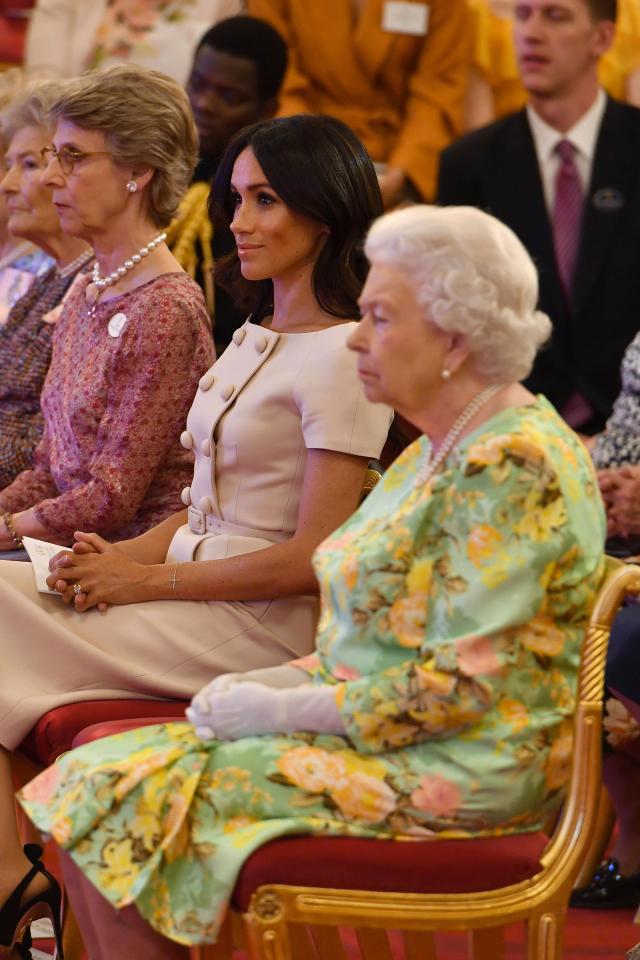 Apparently, the Queen talks to the person on her left side during the second course