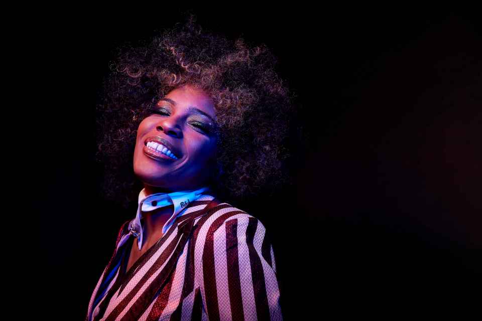  Macy Gray is a Grammy Award-winning R&B artist