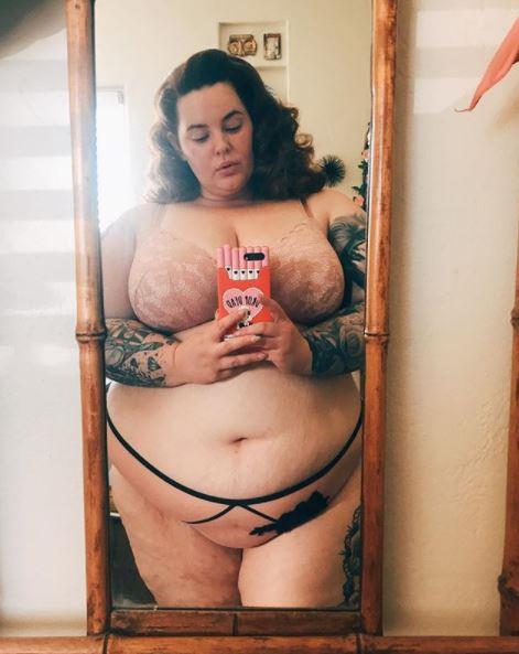  Tess Holliday strips down to post a sexy undies selfie