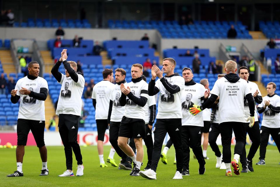  Leicester players wear tribute t-shirts dedicated to the memory of their late owner