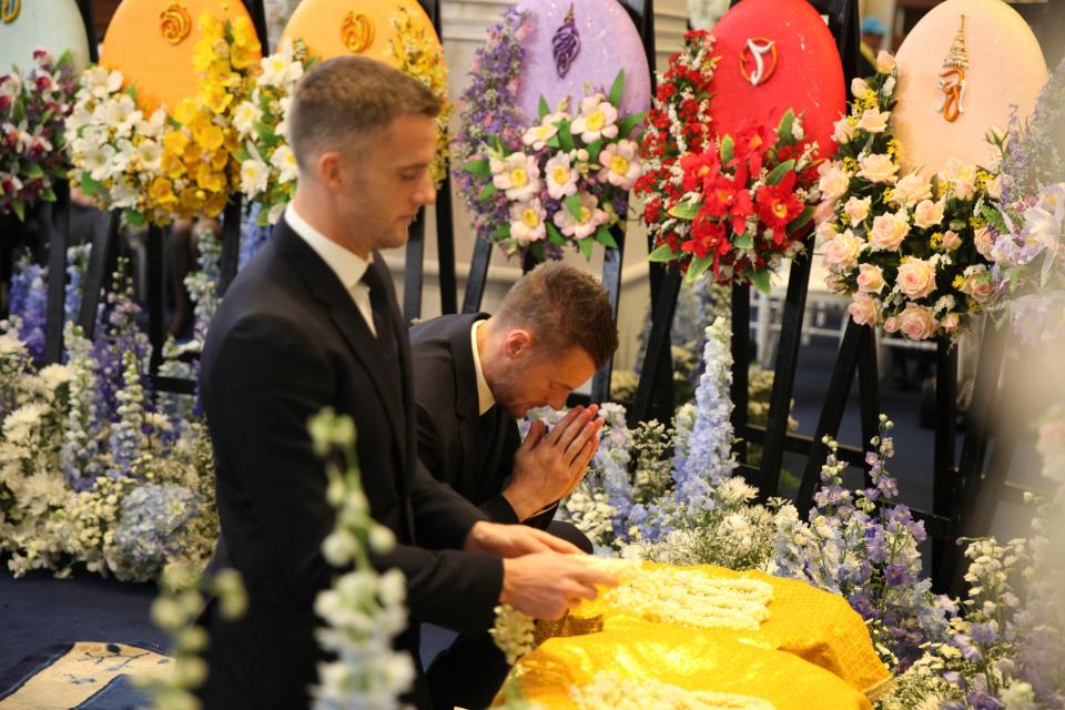  JAMIE Vardy has been spotted kneeling in prayer as he paid his respects to Leicester City chairman  Vichai Srivaddhanaprabha in Bangkok