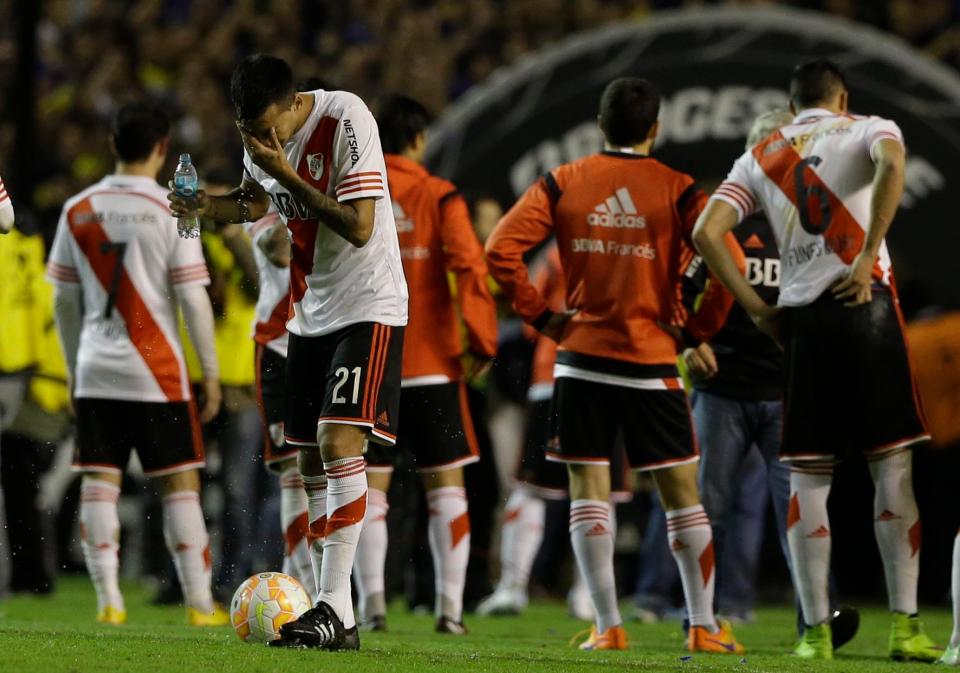  River Plate players are in agony after being pepper sprayed