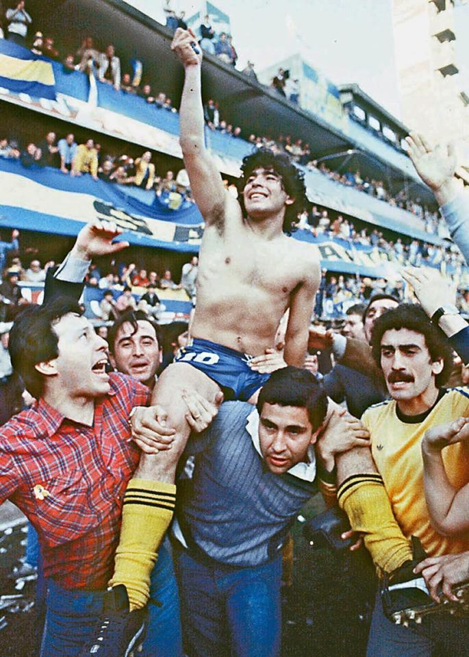  Diego Maradona is a Boca idol and still loves getting the Bonbonera crowd going