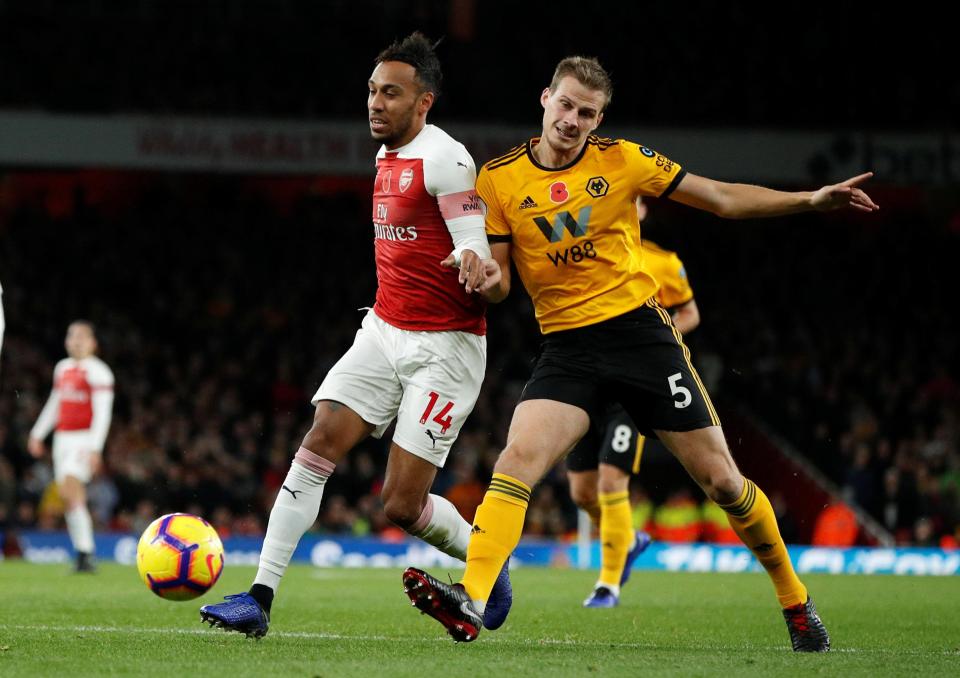  Pierre-Emerick Aubameyang injured his back in Wolves draw