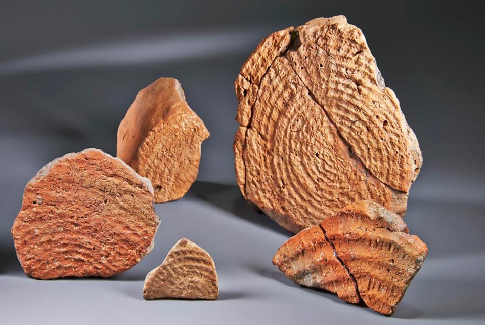  Arabian Coarse Ware ceramics have retained braiding impressions