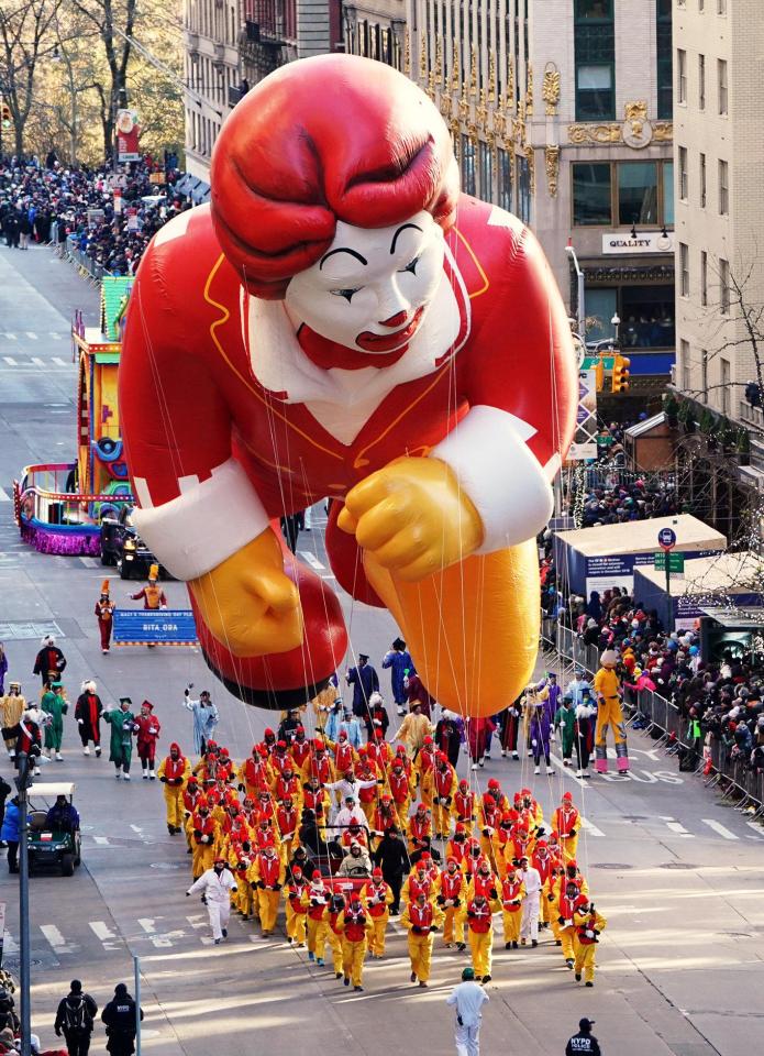  The route kicks off at West 77th Street and Central Park West and ends on West 34th Street and Sixth Avenue stopping in front of Macy’s Herald Square