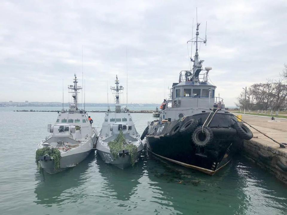  The Nikopol gunboat, the Berdyansk gunboat, and the Yany Kapu tugboat (L-R) of the Ukrainian Navy tugged to the Kerch Seaport