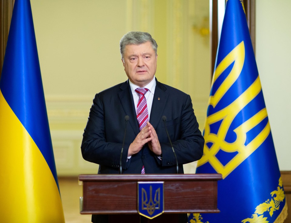 Ukraine President Petro Poroshenko says he has evidence that Russia has moved tanks 18km form its border