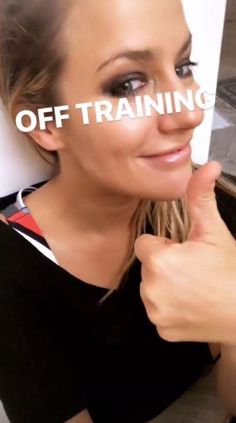  Caroline Flack shows bare hand in up close Instagram Story