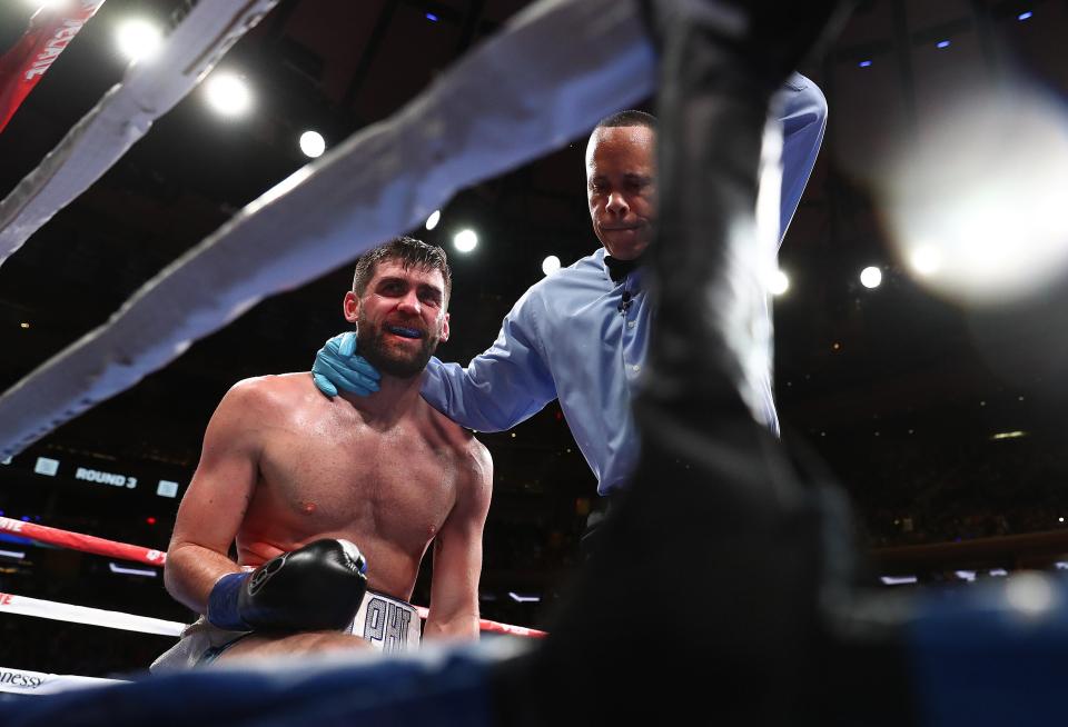  The referee helps Fielding back to his corner and a valiant but unsuccessful attempt in New York