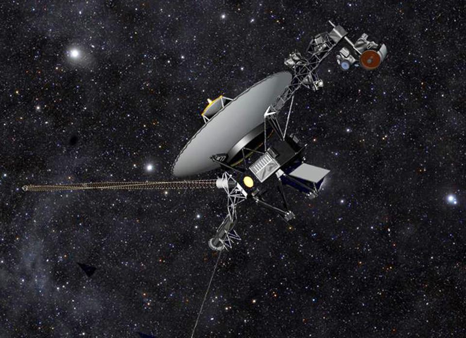  Voyager 1 reached the space between stars in 2012