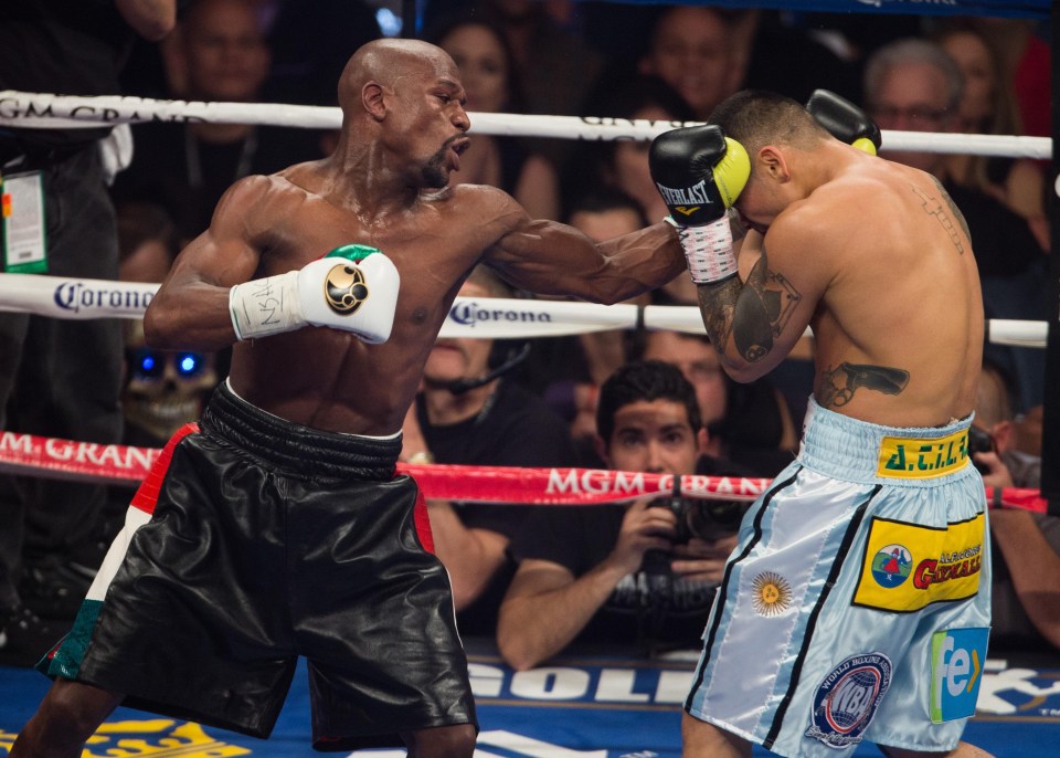 In 2014 Mayweather forced Maidana to change his Everlast gloves as he deemed the originals too thin