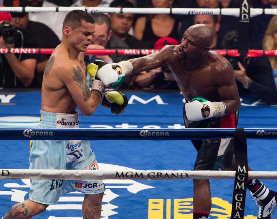 Mayweather would beat Maidana as Khan won against Collazo on the undercard