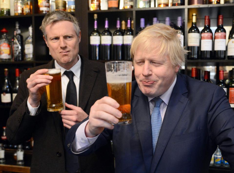  Boris Johnson and Zac Goldsmith enjoy a pint together