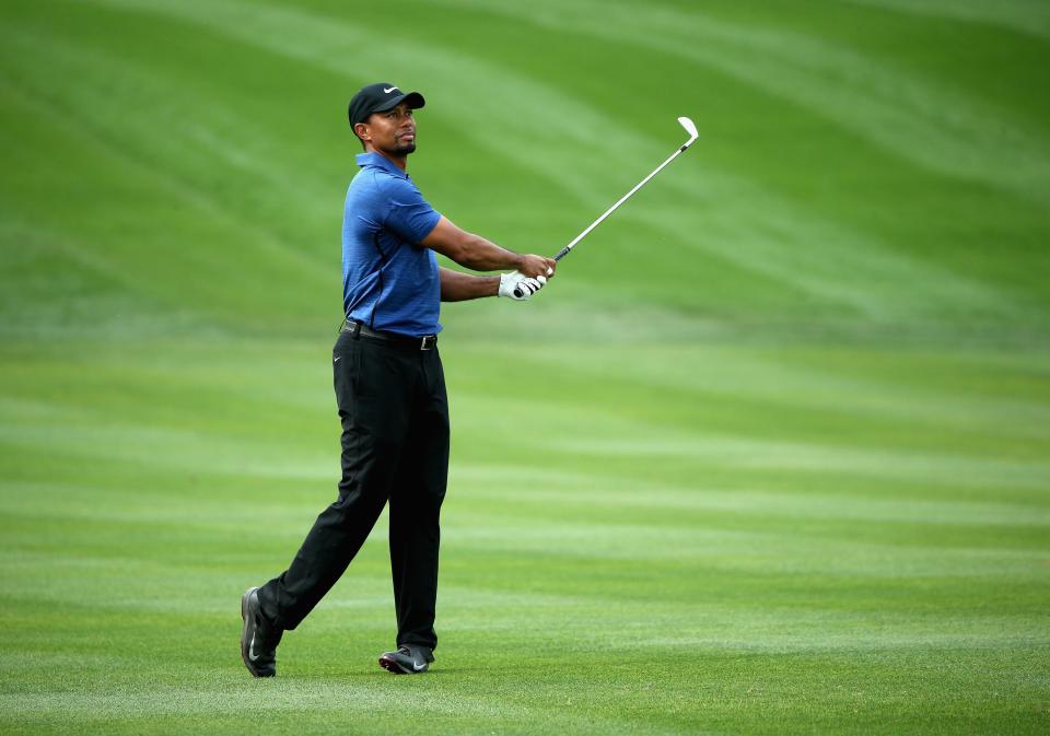  Tiger Woods playing golf in Dubai