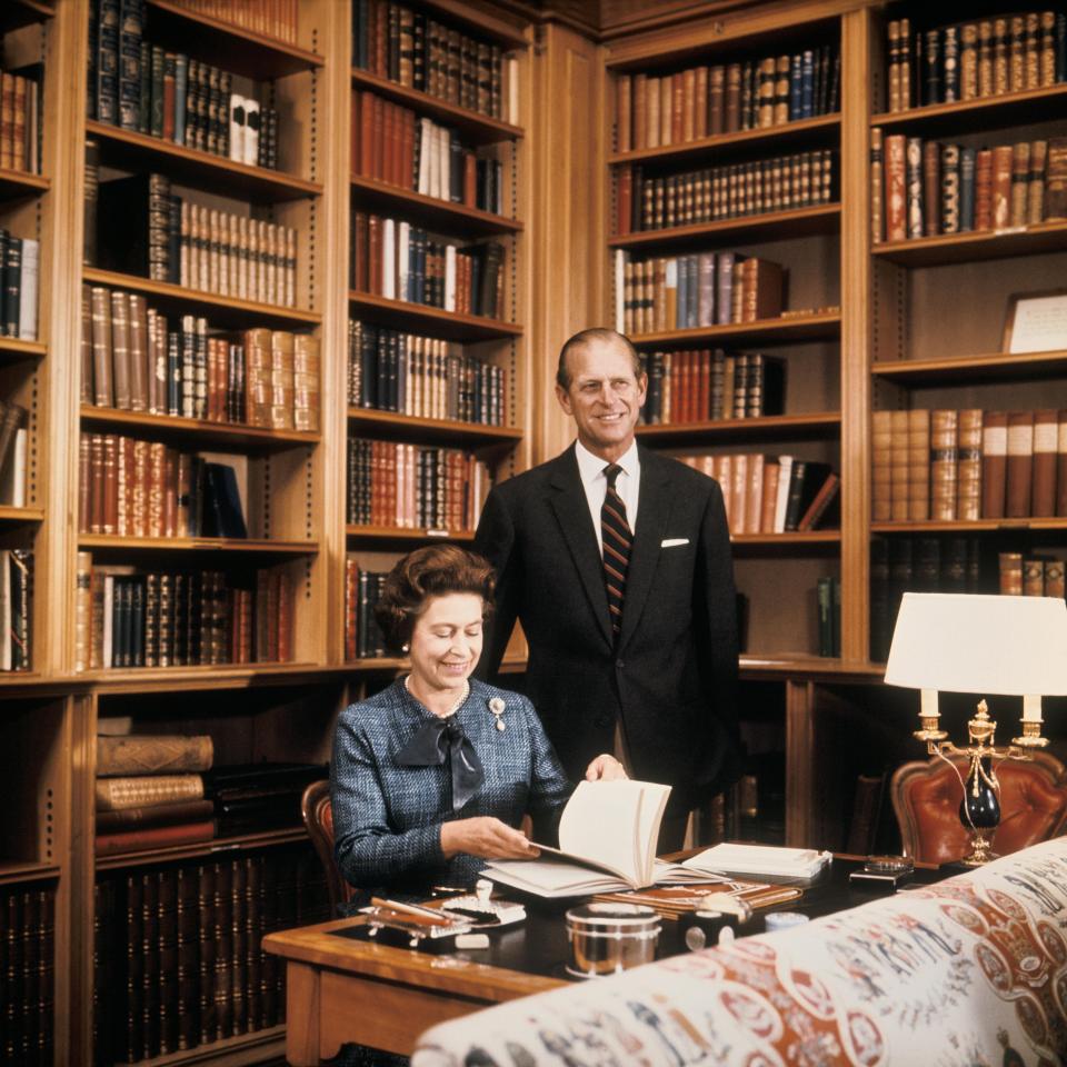  The Queen shows off the castle's impressive library in 1977