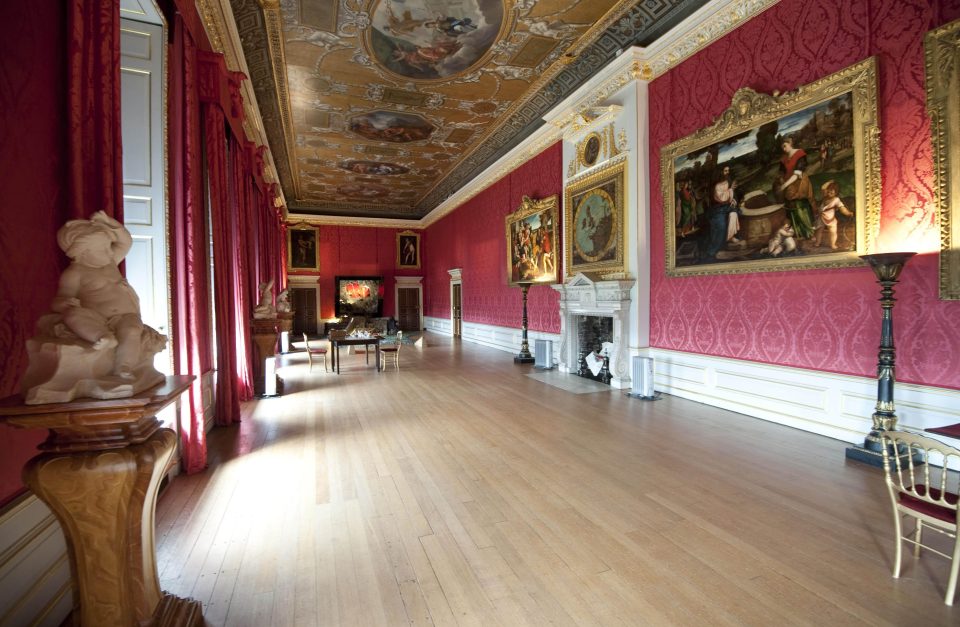  The grand King's Gallery was completed in 1700