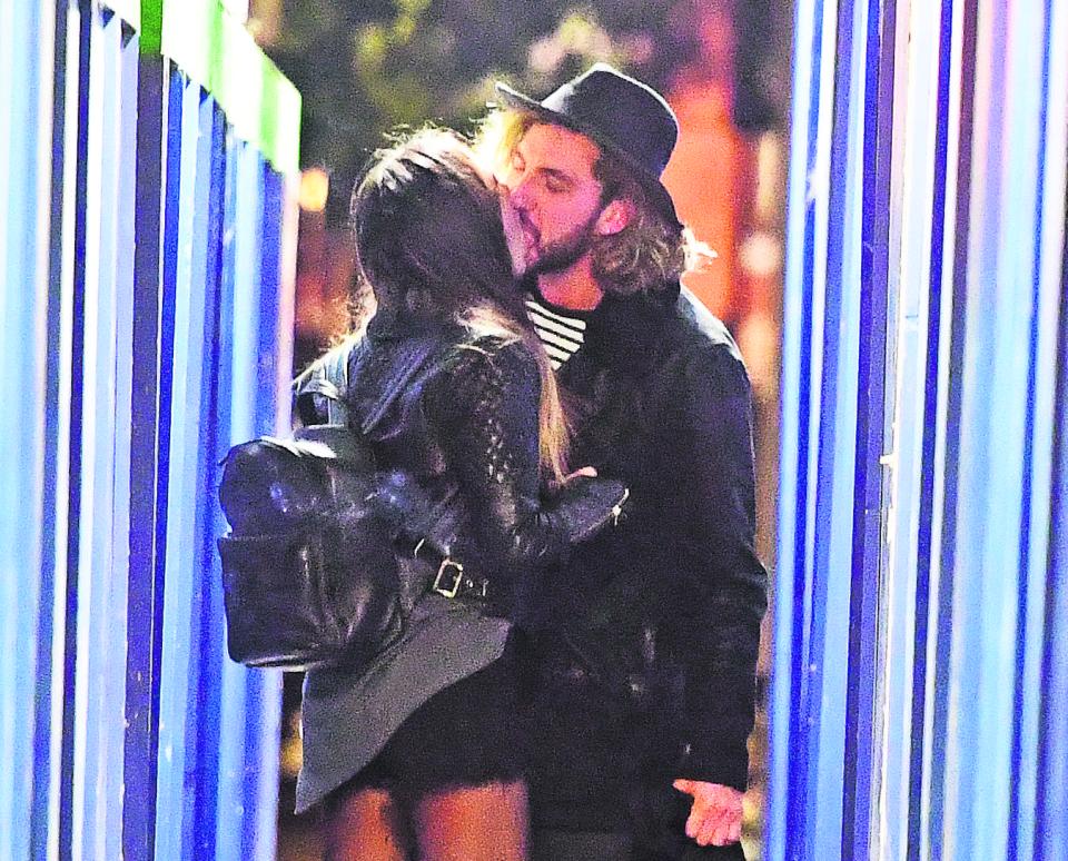  Katya Jones snogged dance partner Seann Walsh in central London