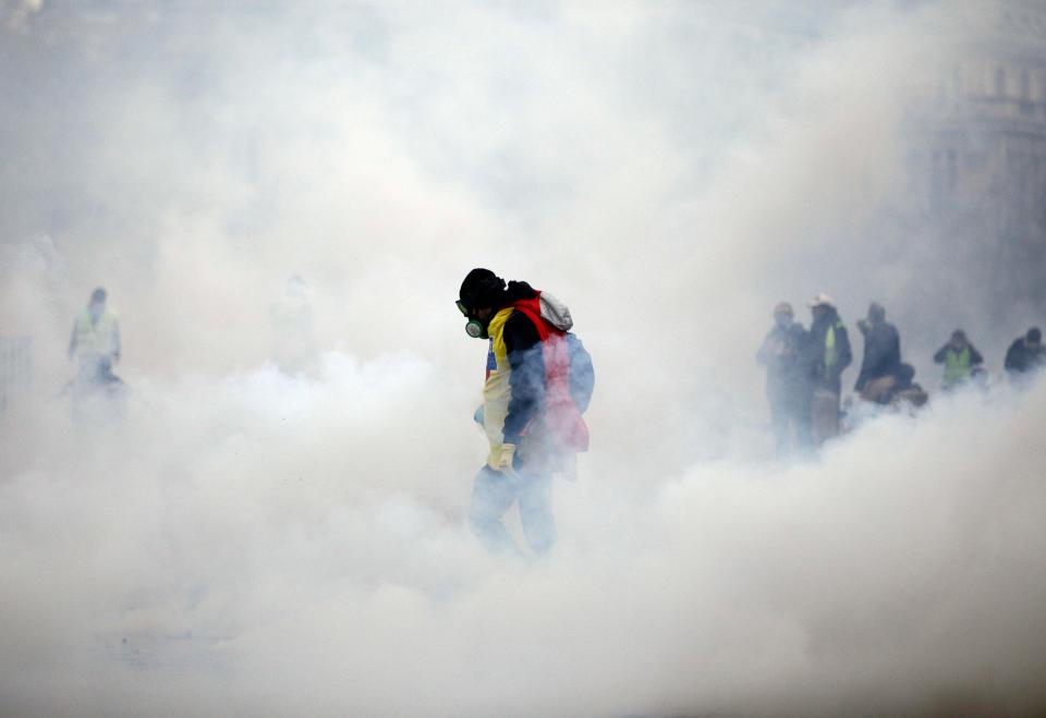  Cops used tear gas to quell the violence in the French capital