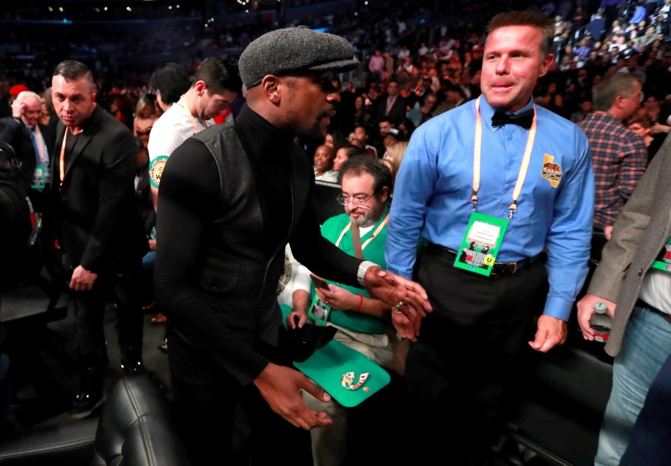 Floyd Mayweather arrives ringside to watch Tyson Fury vs Deontay Wilder