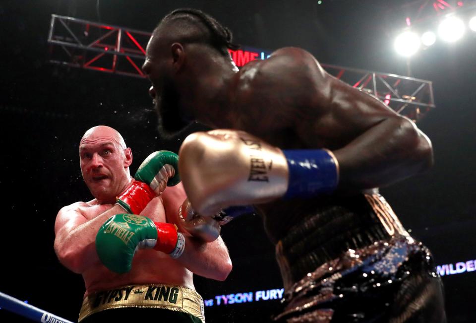  Wilder struggled to break through with his right hand