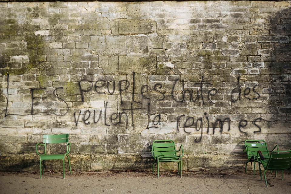  The graffiti says: 'The People want the fall of the system'