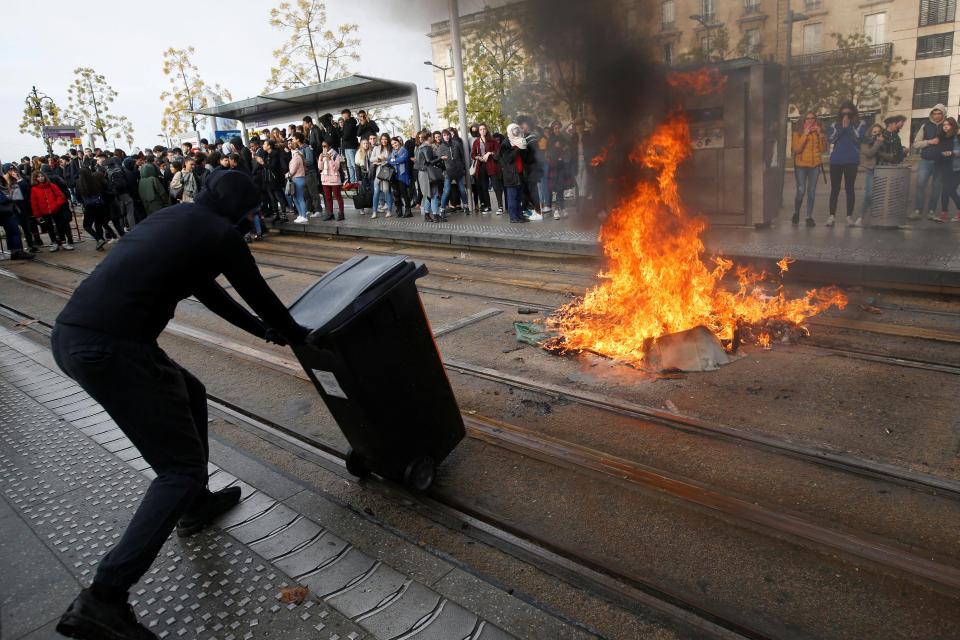  Far-right thugs and masked anarchists have joined the Yellow Vest protesters in recent weeks