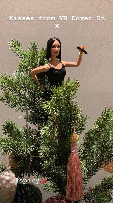  The star poked fun at her Spice Girl past with this Posh Spice tree topper