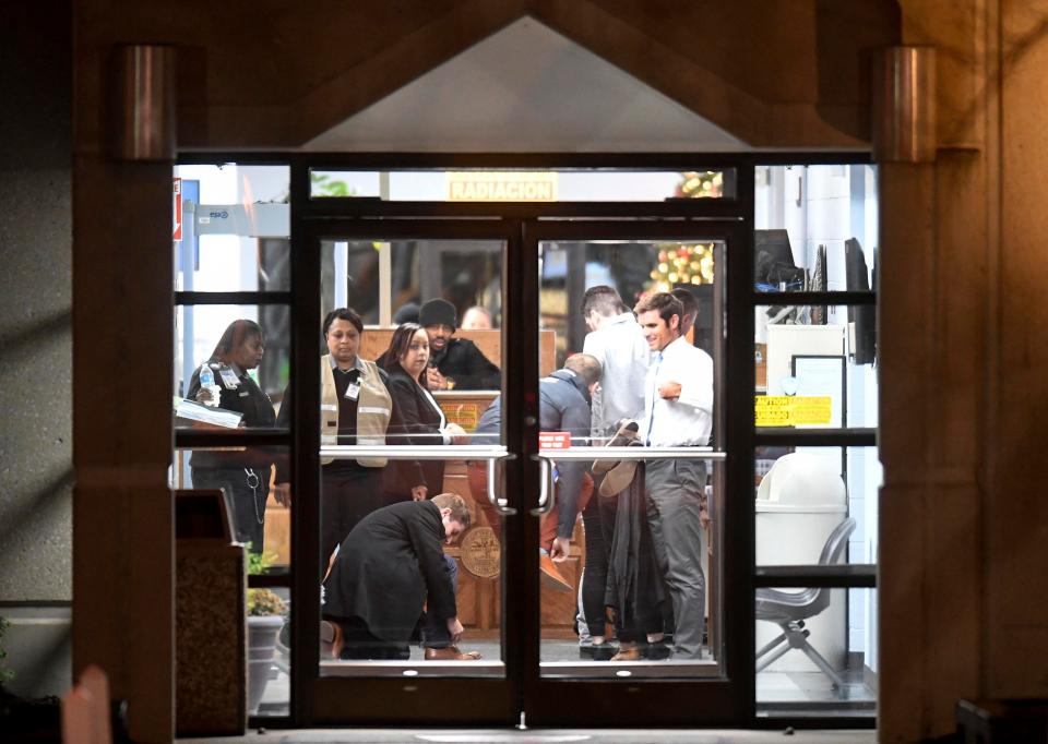  Media witnesses go through security at Riverbend Maximum Security Institution before the execution of Tennessee death row inmate David Earl Miller