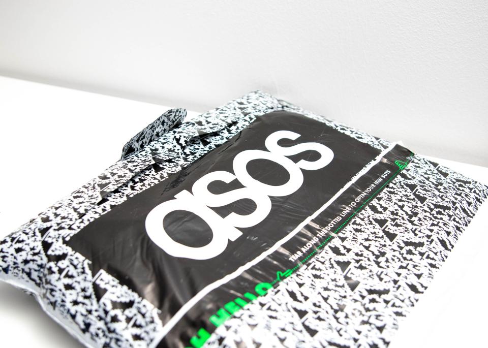  Asos has posted a profit warning after losing cash from large discounts