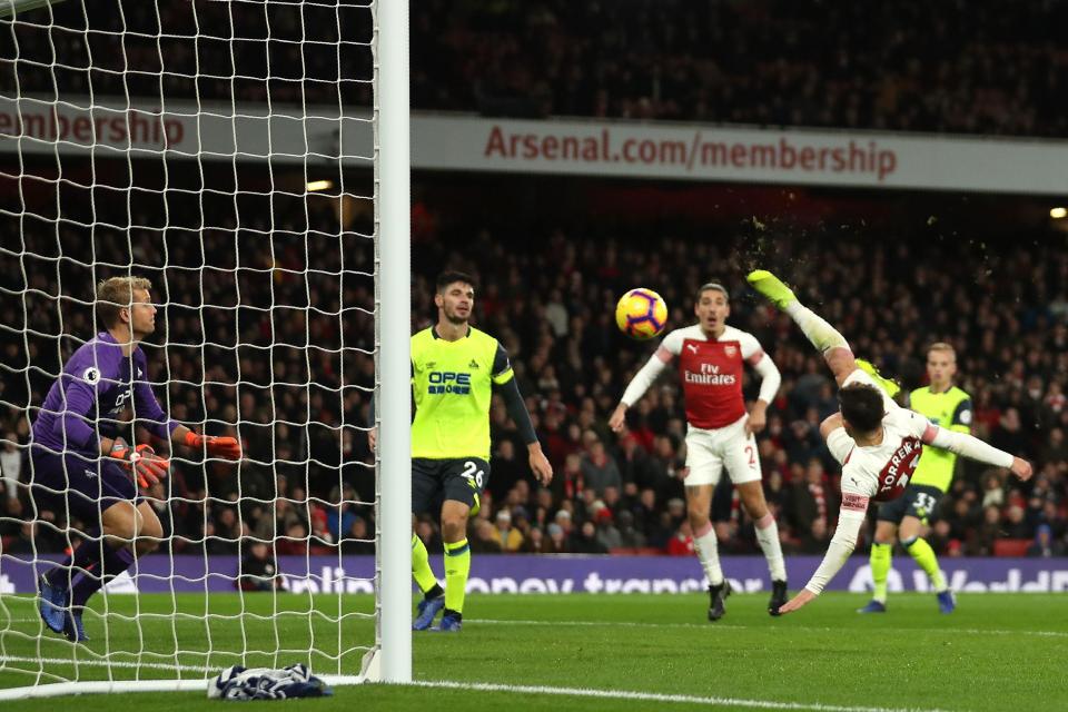 Lucas Torreira scored a stunning late goal as Arsenal beat Huddersfield