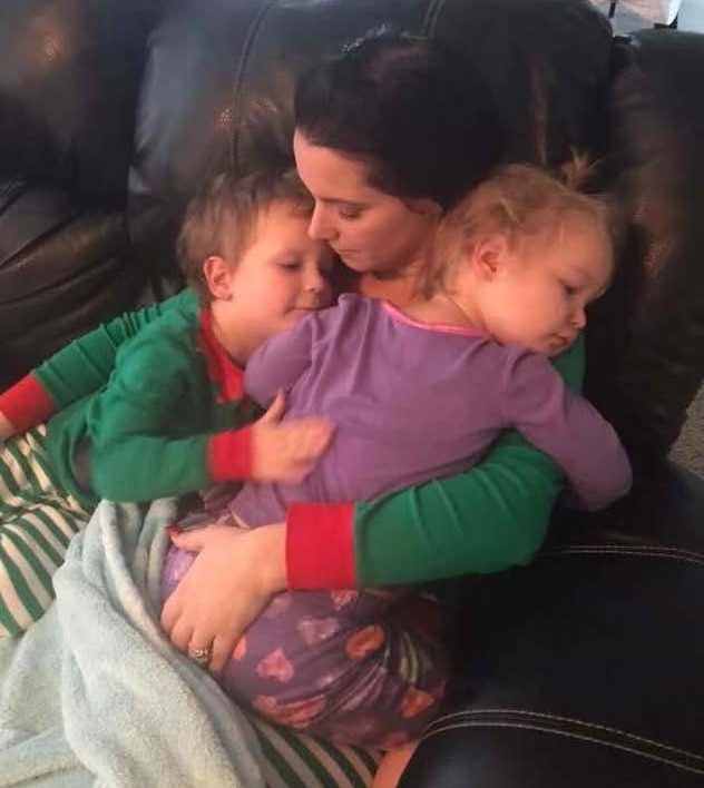  Tragic... Shanann and daughters Bella, four, and Celeste, three