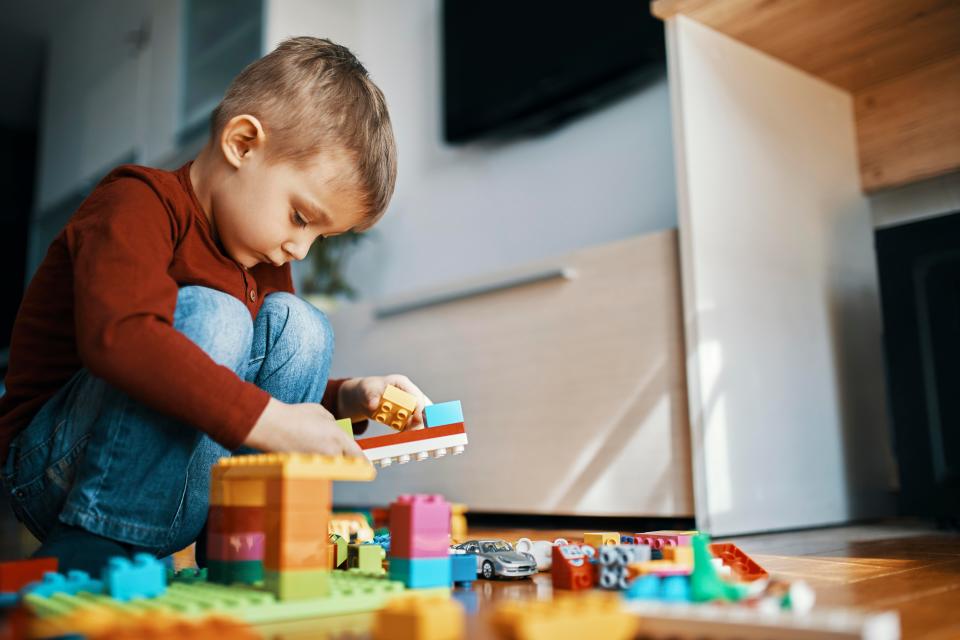  Toys which allow kids to play, make and pretend are probably better for them