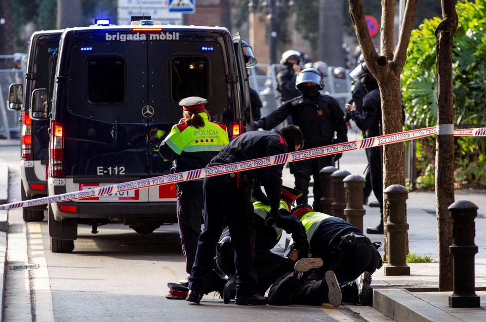  Huge numbers of police are present on the streets of Barcelona