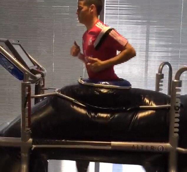  James Rodriguez uses the AlterG to prevent the impact on his injury