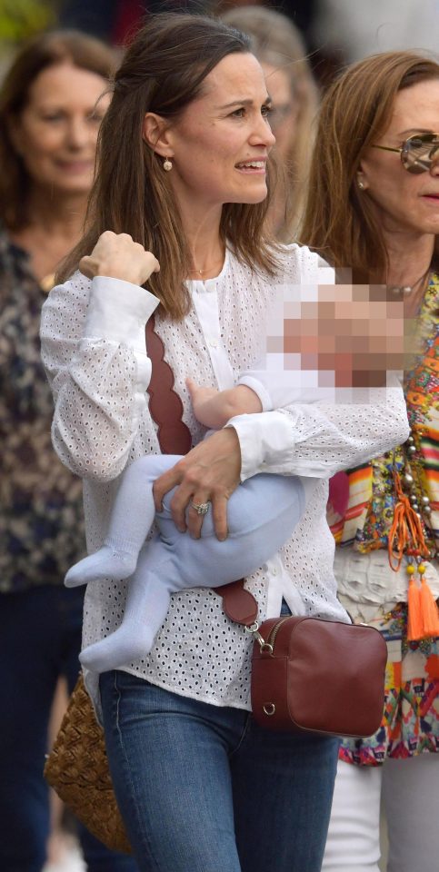  Pippa strolls with baby Arthur among the tourists on St Barts