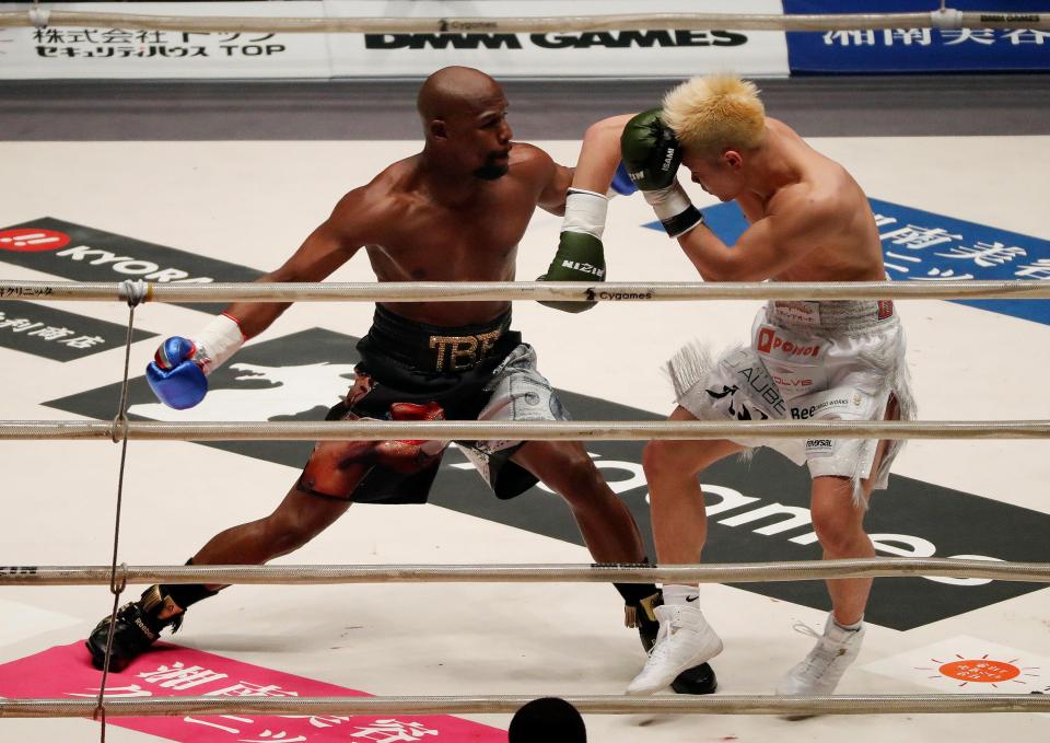 Nasukawa covers up desperately to avoid the punches of a half-fit Mayweather