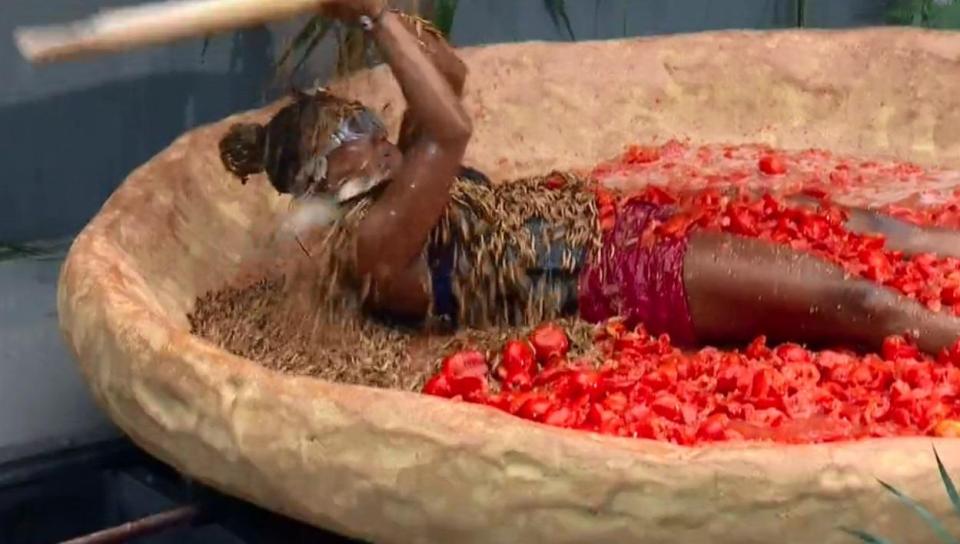  Fleur was covered in critter during the Bushtucker trial