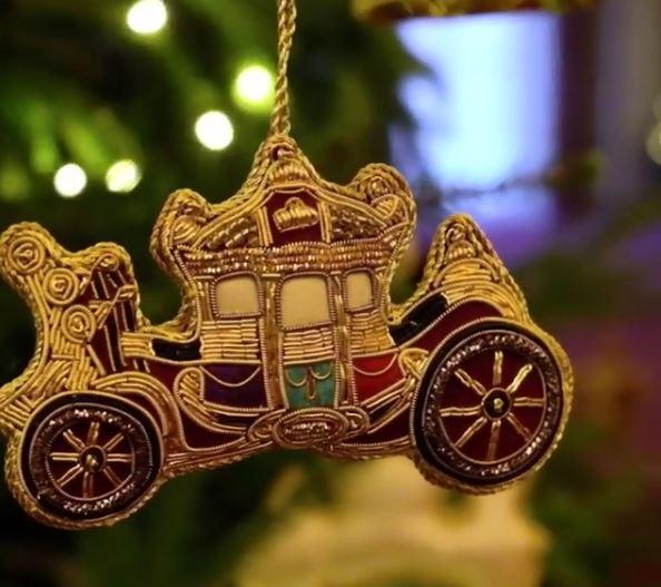 There are also decorations in the shape of carriages