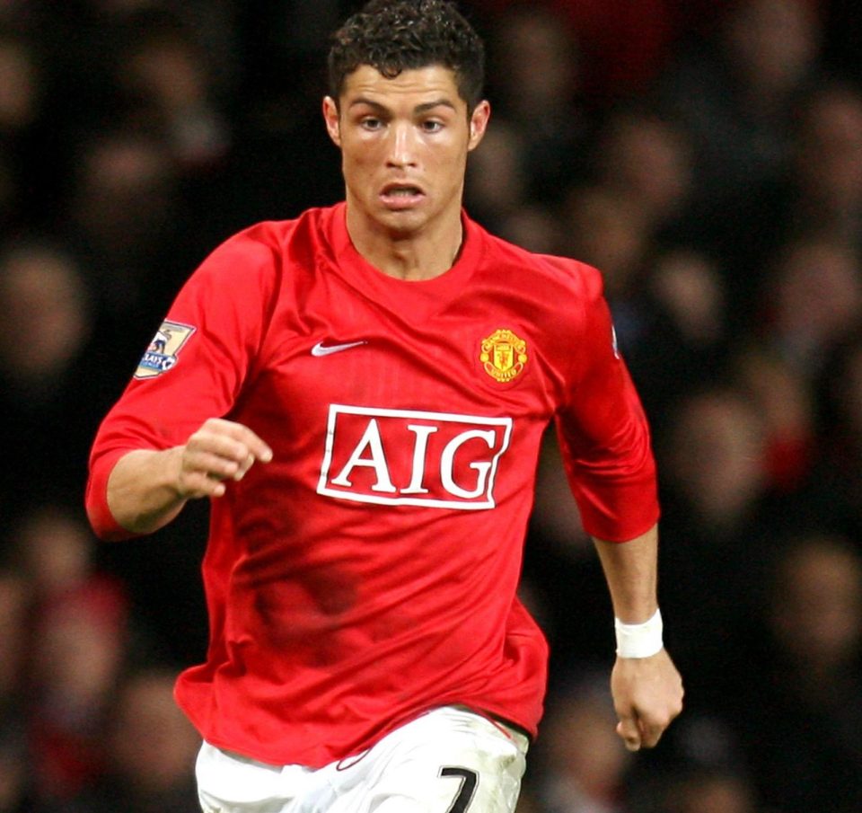  Cristiano Ronaldo played for Manchester United when he purchased the house in Alderley Edge