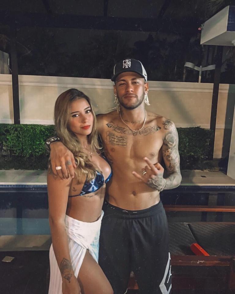  Neymar has been romantically linked with Mari Taveres, with the pair posing together last week