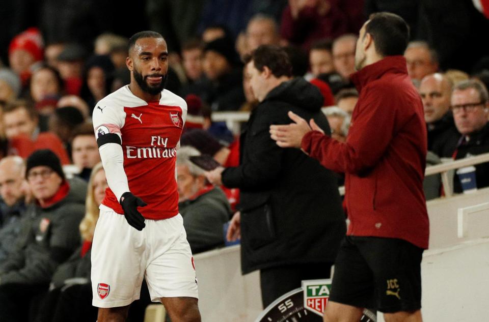  Alexandre Lacazette was not happy after being replaced