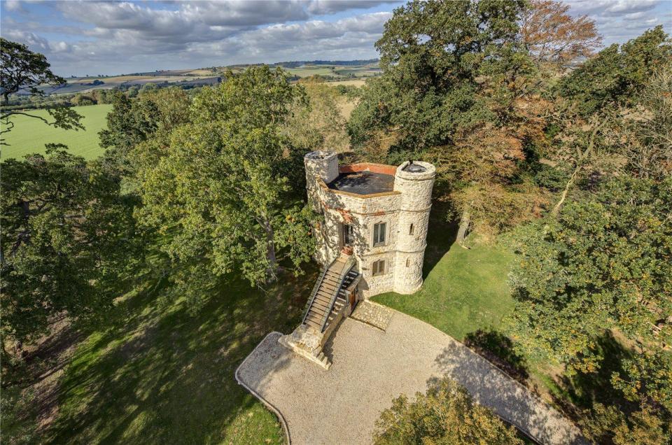  The house is set in the Vale of Aylesbury