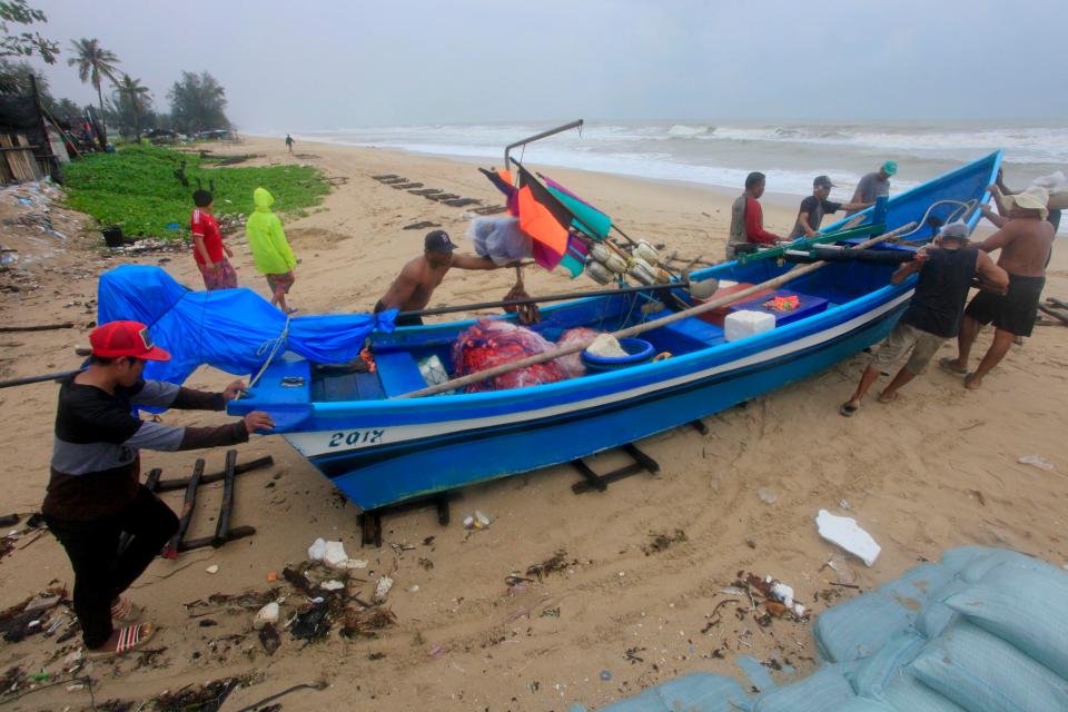  Fishermen in Songkhla prepare for the storm to hit. Songkhla is located in the south of Thailand near its border with Malaysia