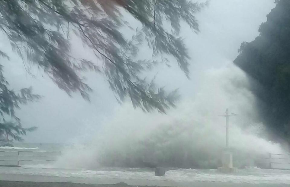  Waves reaching 22 feet high are expected to batter parts of southern Thailand