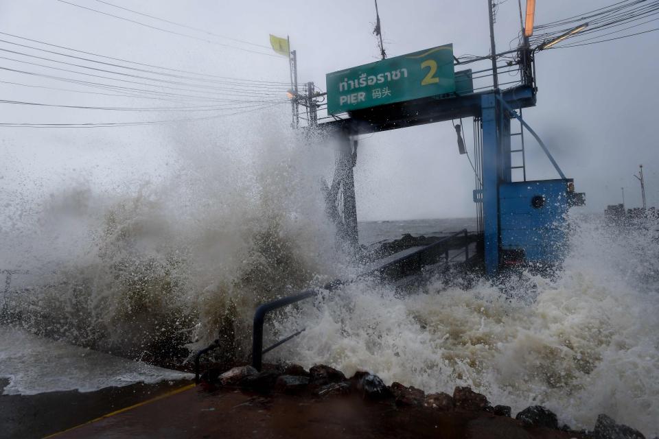  Tropical Storm Pabuk has struck Thailand and is steaming towards popular holiday islands