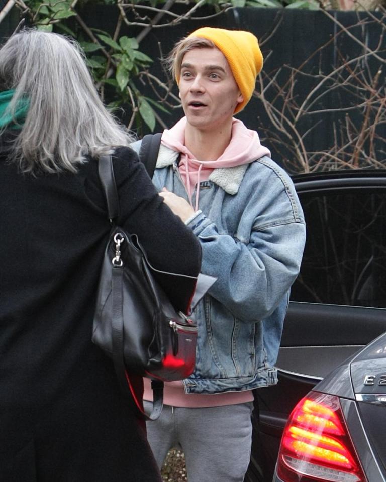  Joe puts on a colourful display as he makes his way to rehearsals