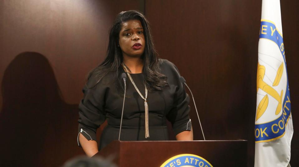  Chicago prosecutor Kim Foxx asked any possible victims or witnesses of alleged abuse to come forward