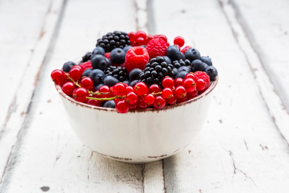  A serving size of fruit is around 1/2 a cup of fresh, frozen or canned fruit